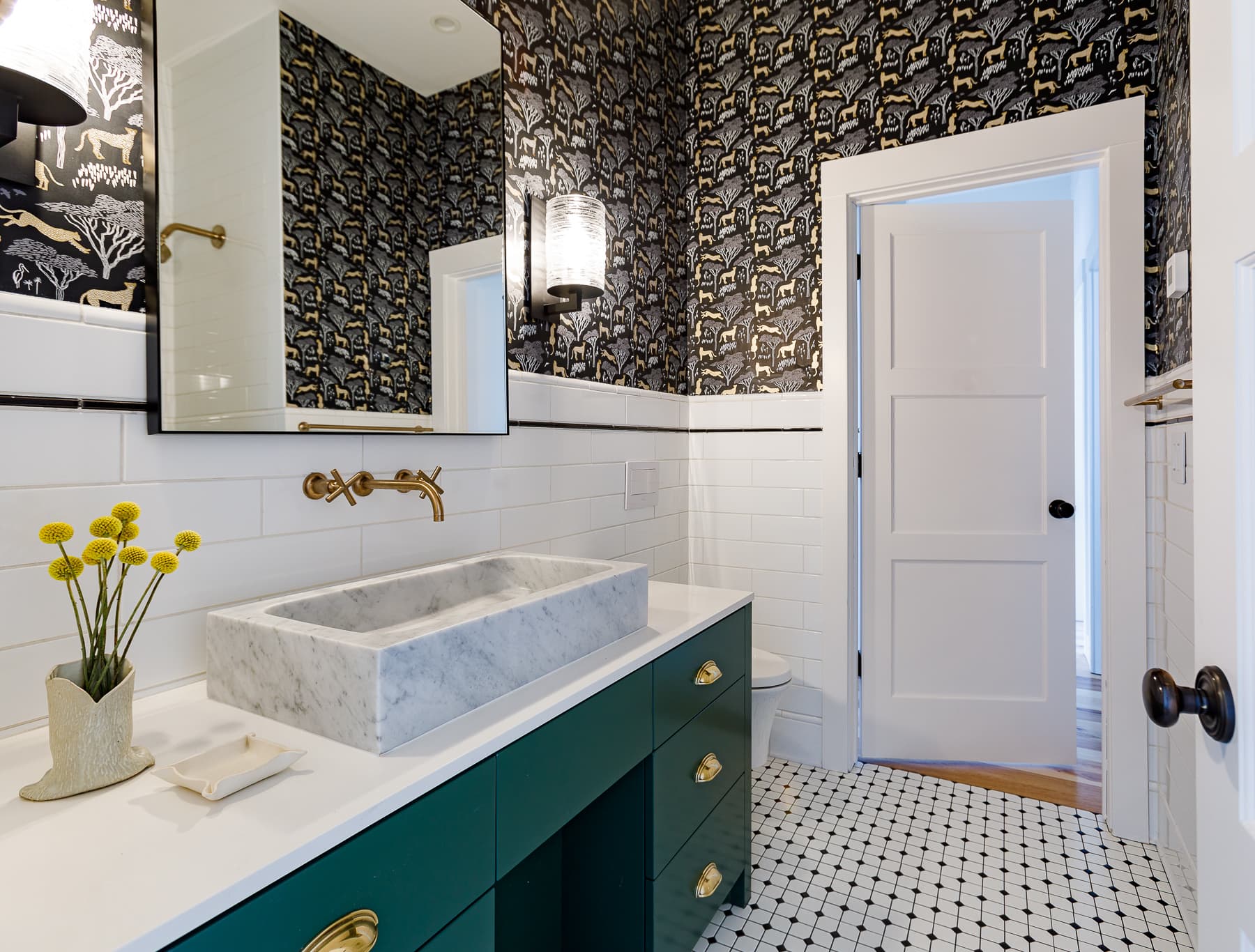 King of the Hill interior design project by Nida Risto Interiors of Jackson Wyoming features high quality materials, refined lines, and luxurious textures. 