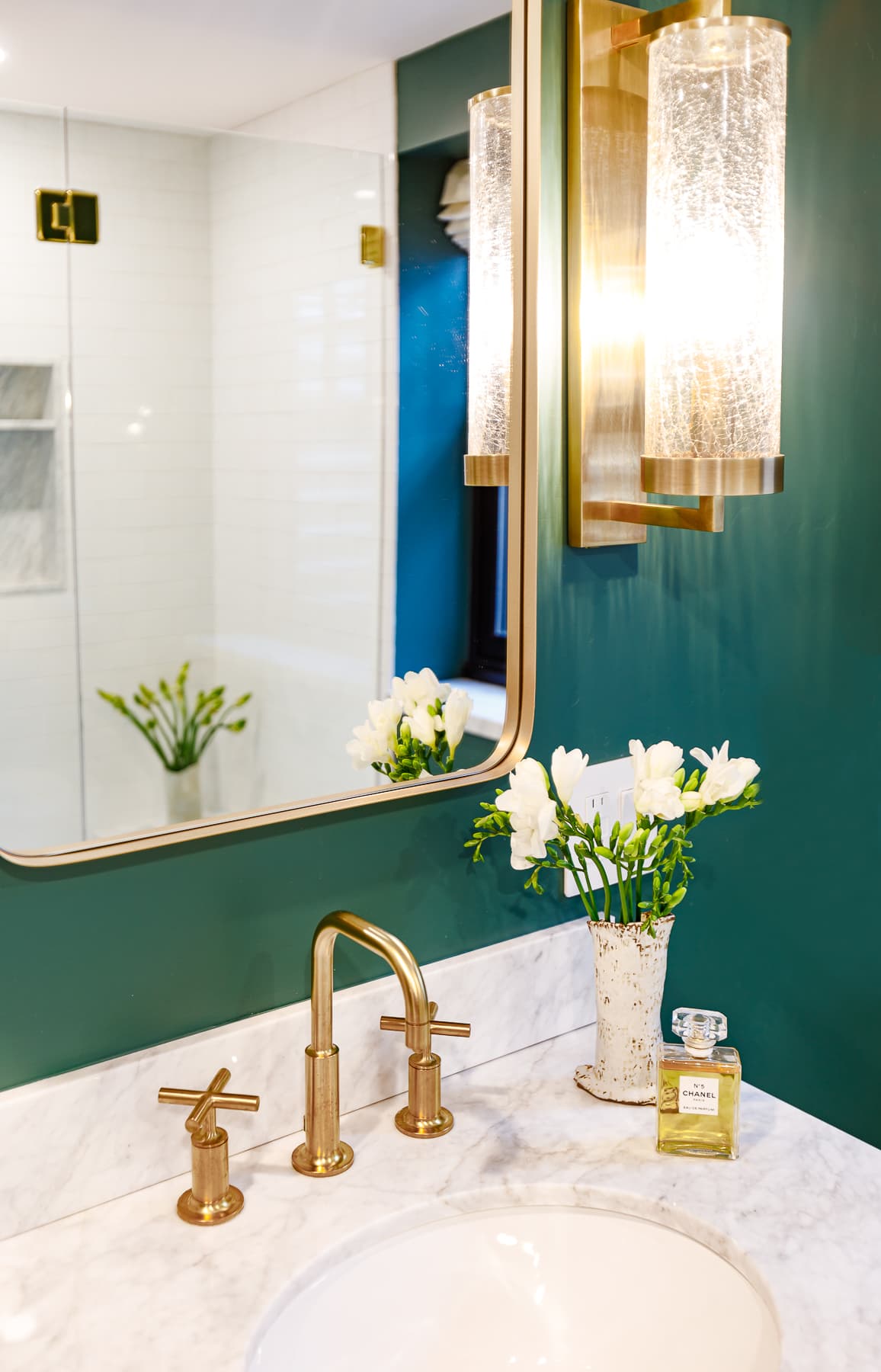 King of the Hill interior design project by Nida Risto Interiors of Jackson Wyoming features high quality materials, refined lines, and luxurious textures. 