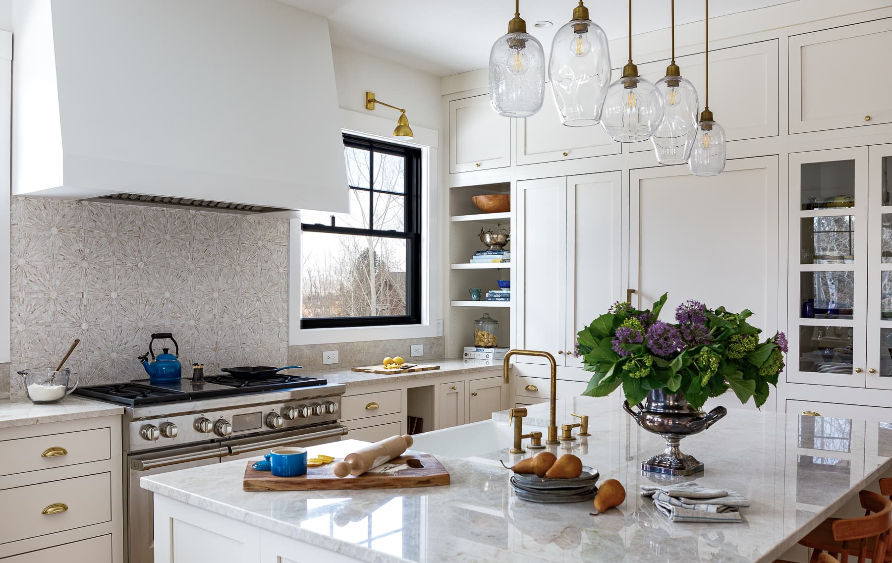 King of the Hill interior design project by Nida Risto Interiors of Jackson Wyoming features high quality materials, refined lines, and luxurious textures. 