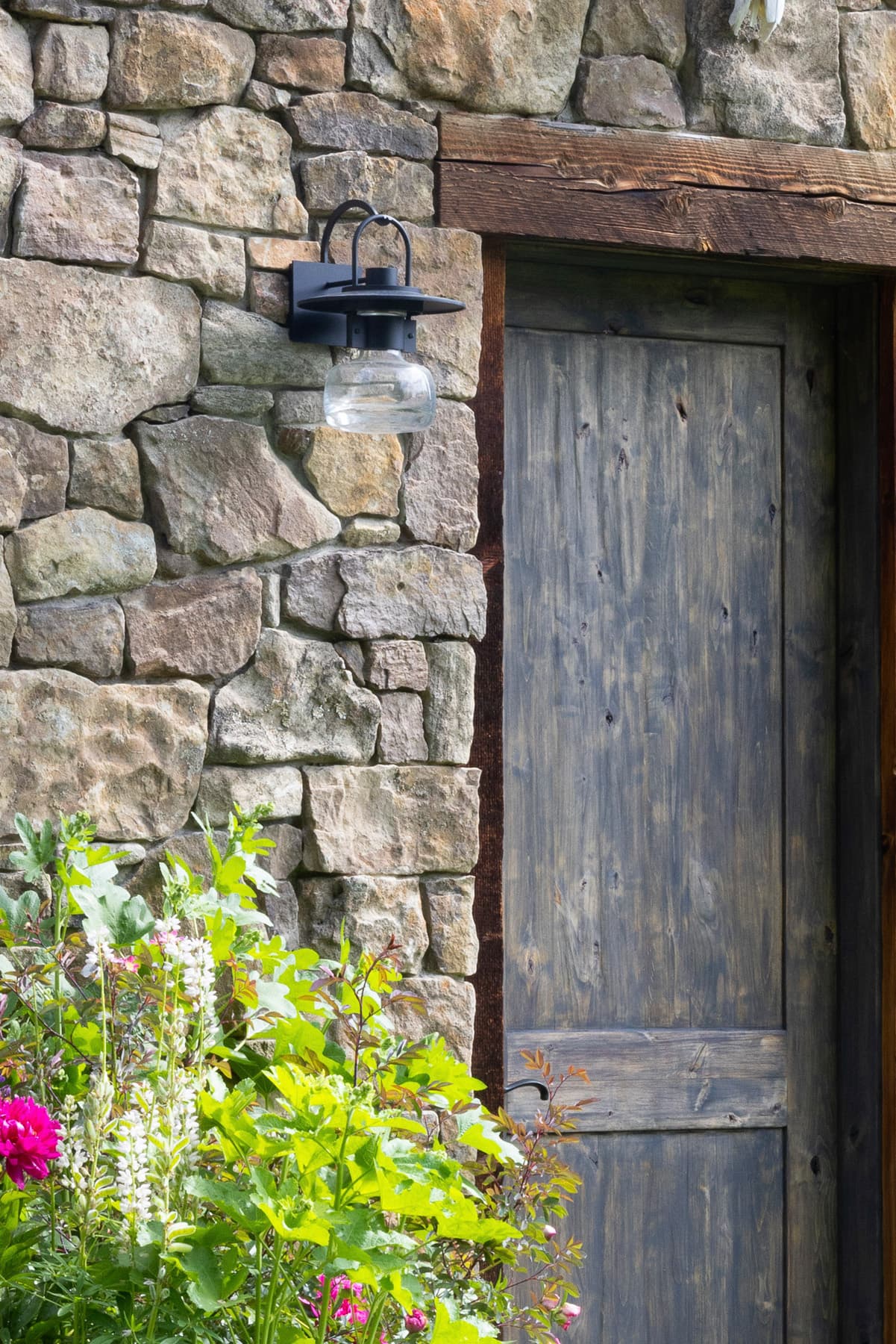 Beautiful Stonework and rustic details make the Light and Bright Interior Design Project by Nida Risto Interiors in Jackson Wyoming spectacular interior design. 