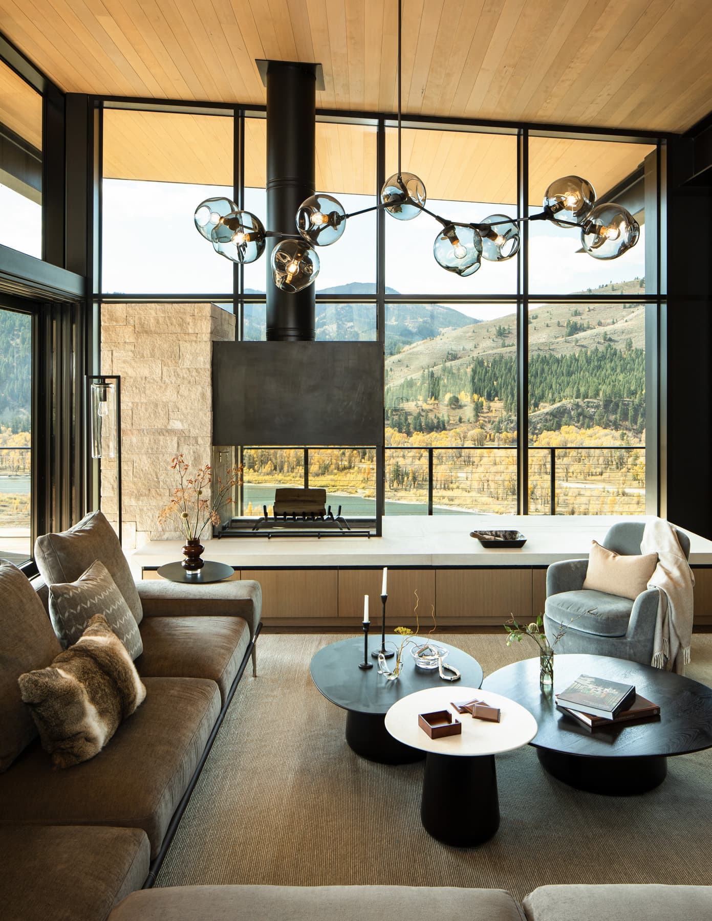 Nida Risto Interior Design in Jackson Hole designed a rustic elegance in the River Bend Project in Snake River Sporting Club in Jackson Wyoming.