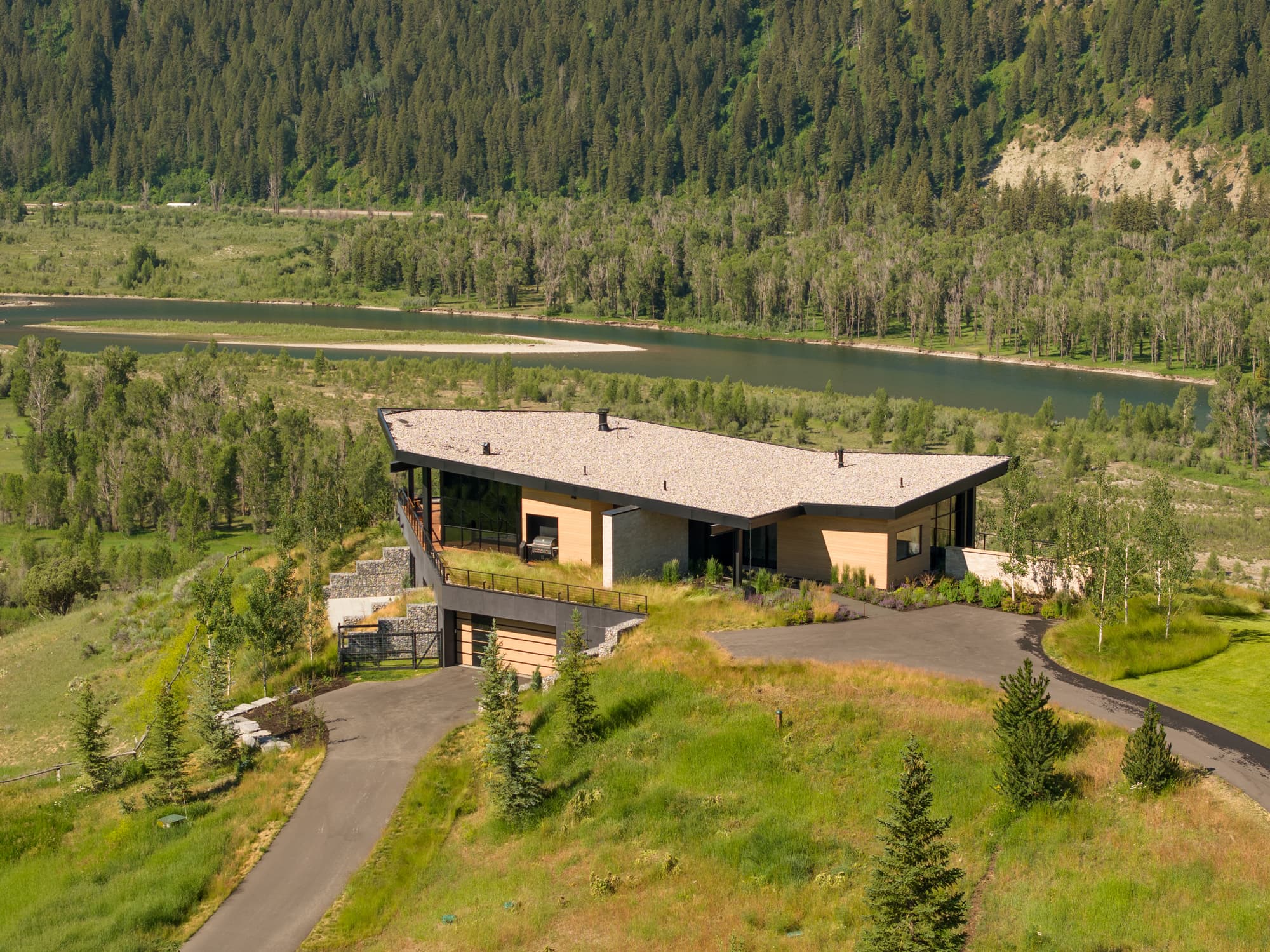 Nida Risto Interior Design in Jackson Hole designed a rustic elegance in the River Bend Project in Snake River Sporting Club in Jackson Wyoming.