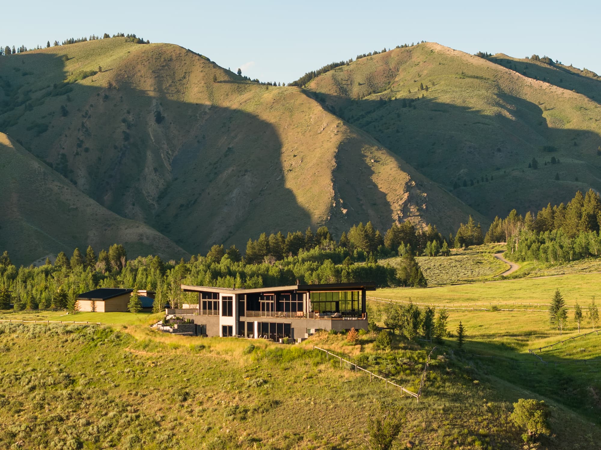 Nida Risto Interior Design in Jackson Hole designed a rustic elegance in the River Bend Project in Snake River Sporting Club in Jackson Wyoming.